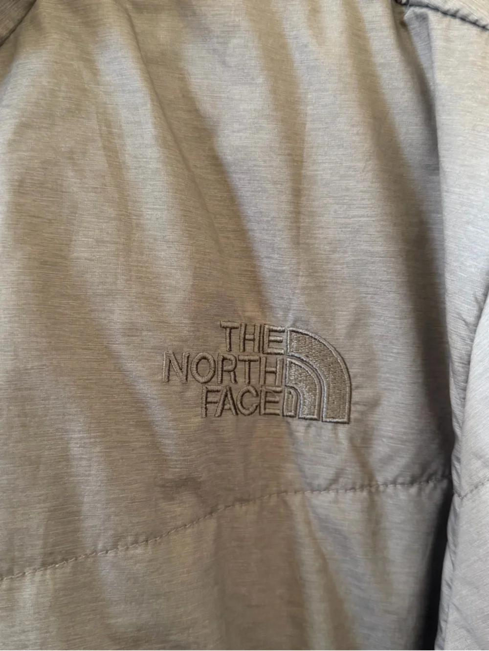 The North Face Men's Light Gray Quilted Puffer Jacket - Picture 2 of 7